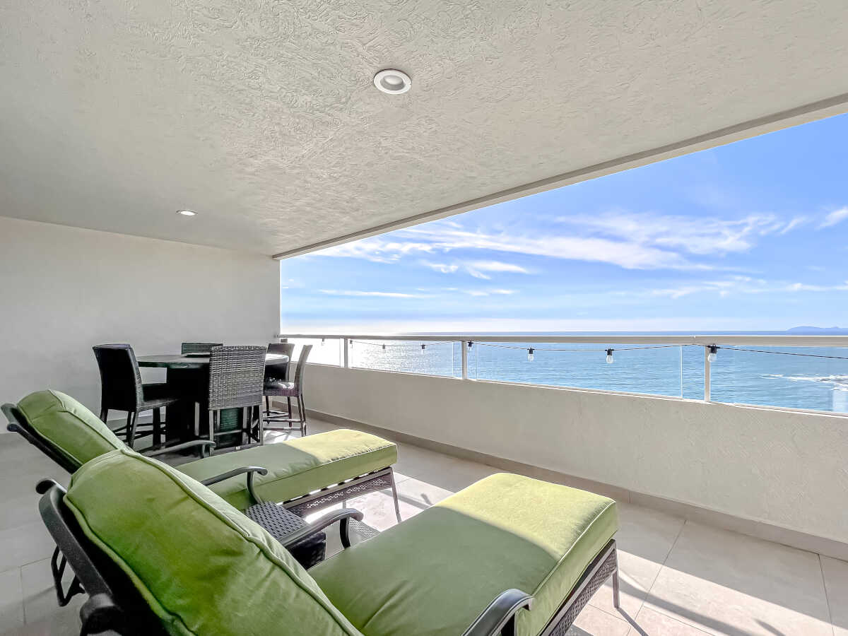 Seaview luxury 2-bedroom condo, 11th floor