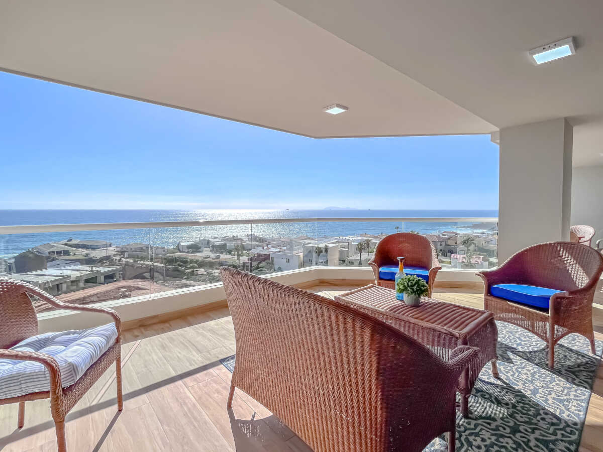 Luxe beachfront 3-bedroom condo, 5th floor