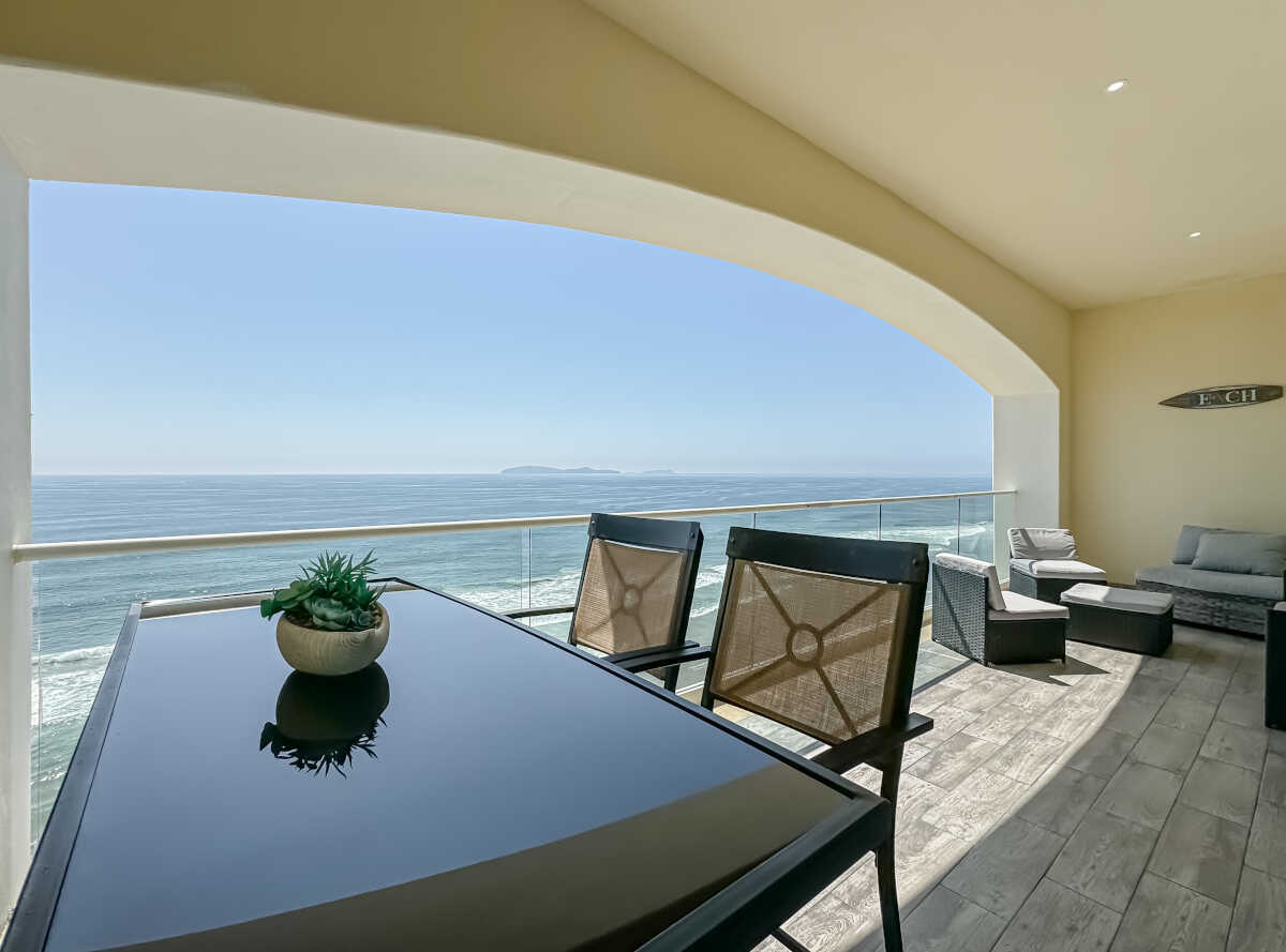 Beachfront Dream, 2 Bedroom Condo, 11th Floor