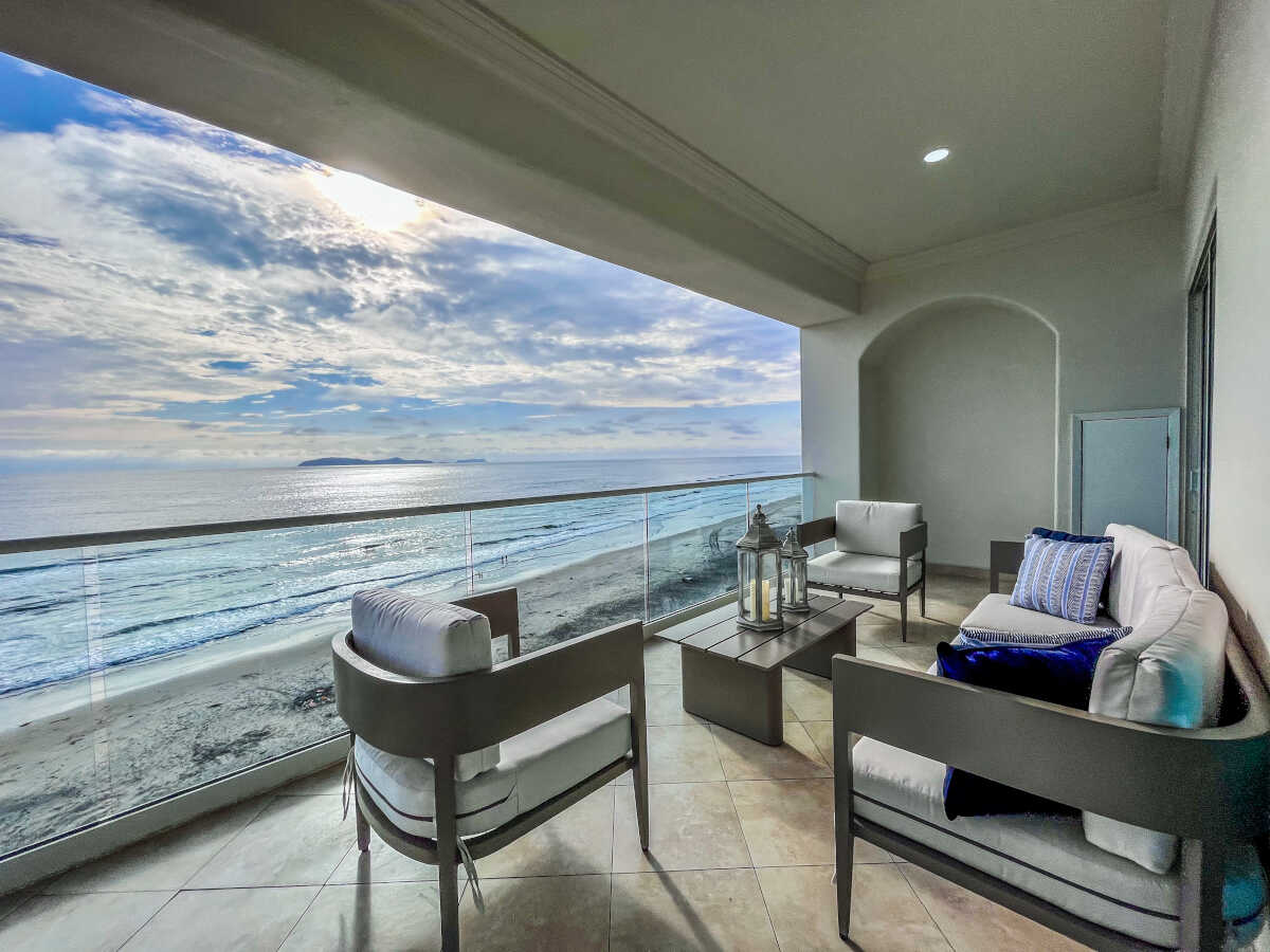 Modern beachfront 3-bedroom condo, 5th floor